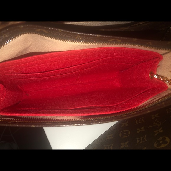 Louis Vuitton Toiletry 26 vintage (Authentic) - Picture 6 of 8